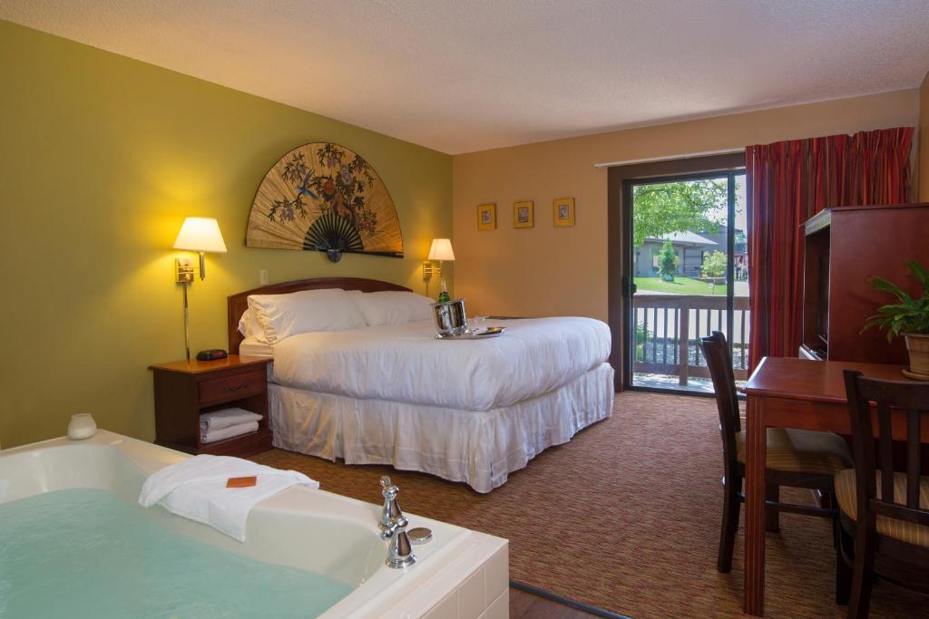Resort Bakers Sunset Bay Wisconsin Dells